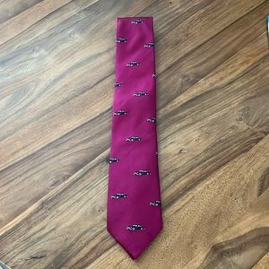 Unique, Thomas Pink Tie